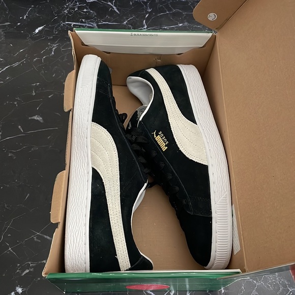 PUMA SUEDE CLASSIC BLACK/WHITE SNEAKERS/SHOES - Picture 4 of 10
